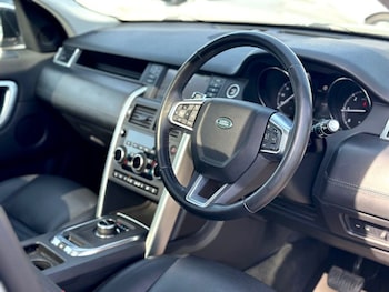 Used Land Rover Discovery Sport 2018 for sale - 78619376: Photo