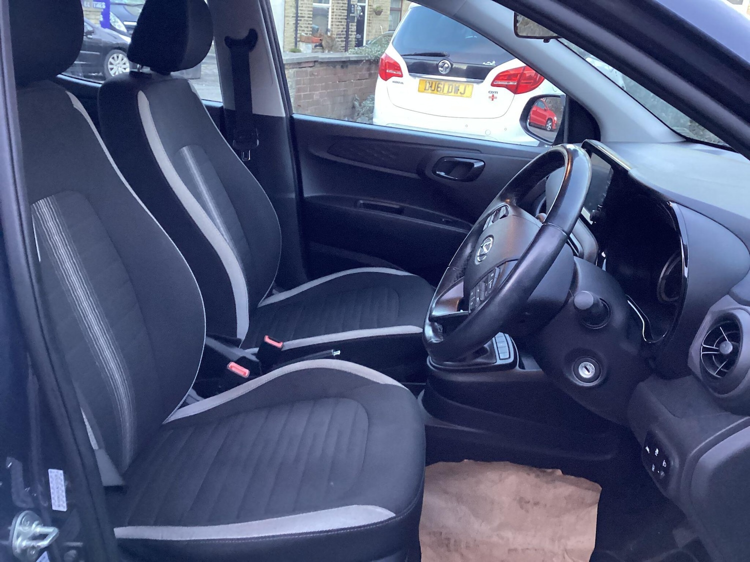 Used Hyundai i10 2023 for sale - 77166707: Photo 15