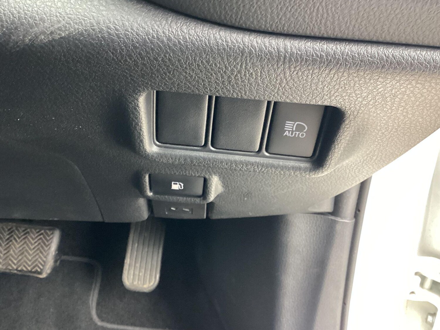 Used Toyota C-HR 2023 for sale - 78157300: Photo 19