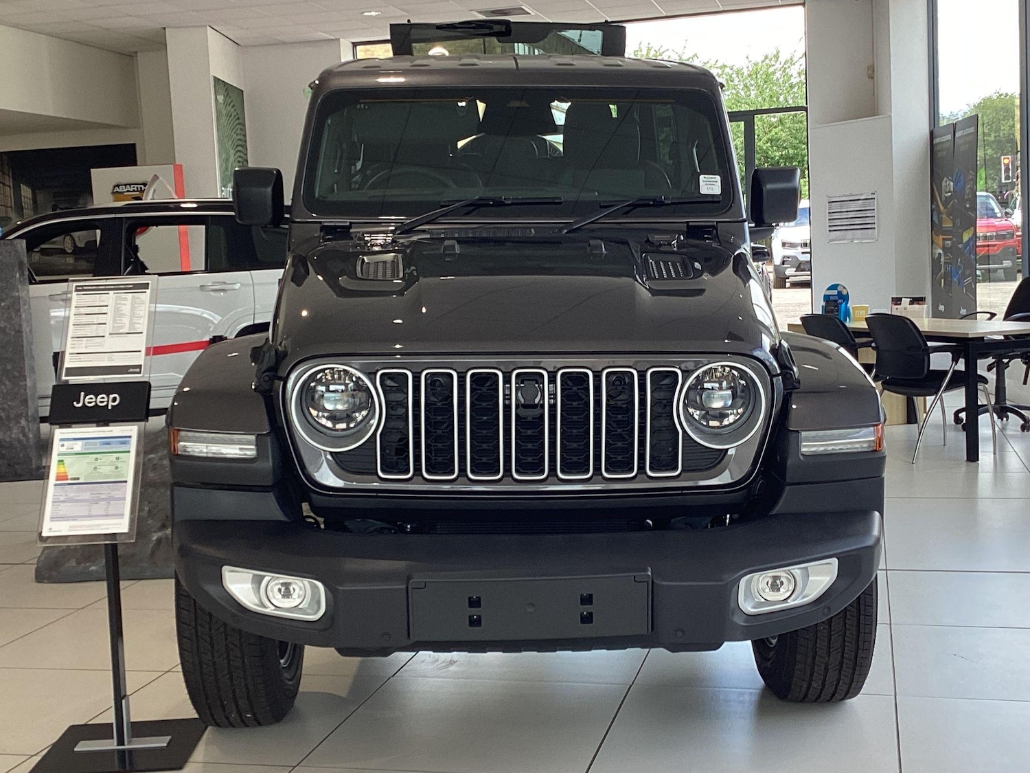 Used Jeep Wrangler 2025 for sale - 76136538: Photo 2