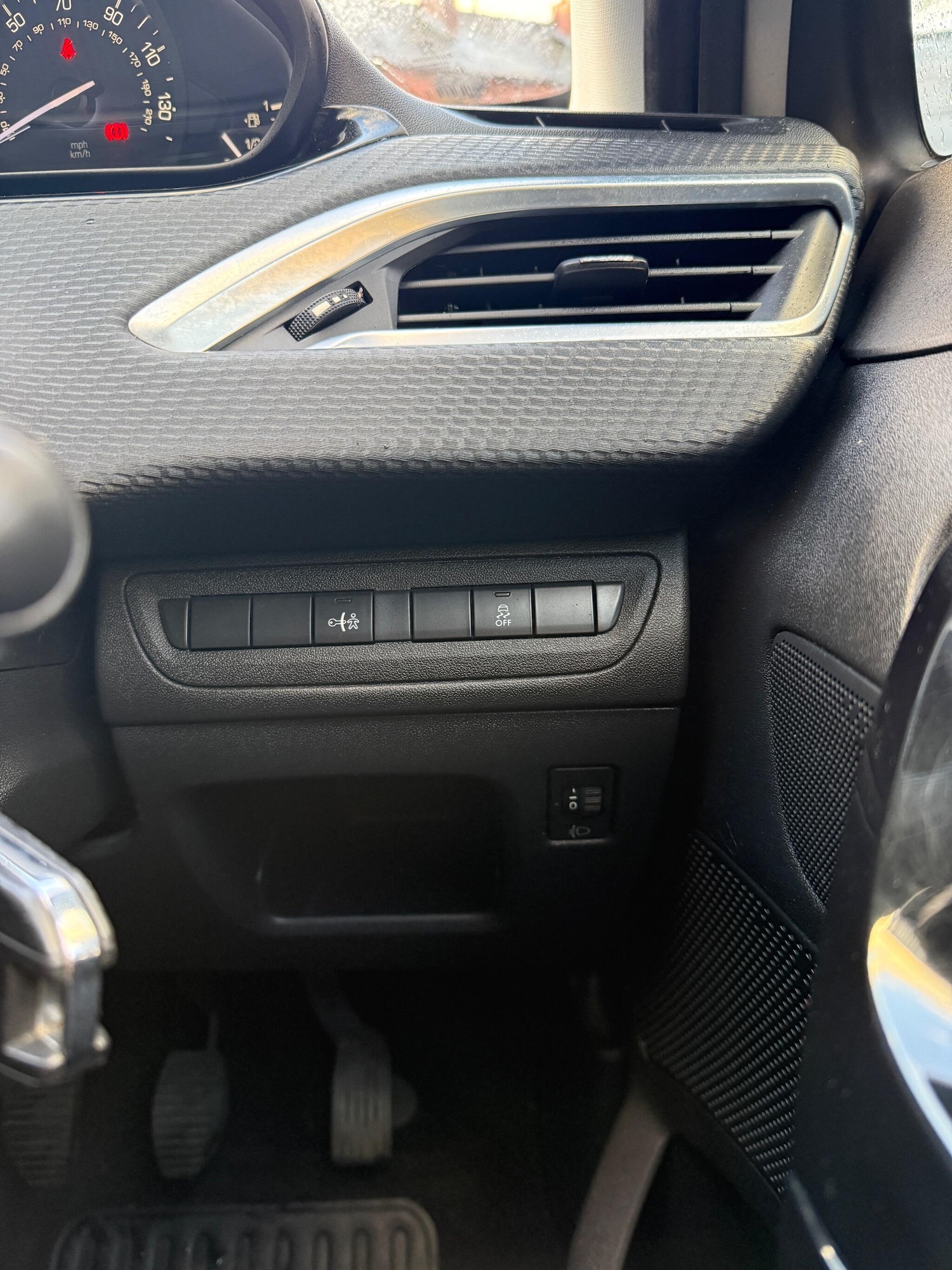 Used Peugeot 208 2015 for sale - 76878804: Photo 20