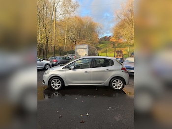 Used Peugeot 208 2015 for sale - 76878804: Photo