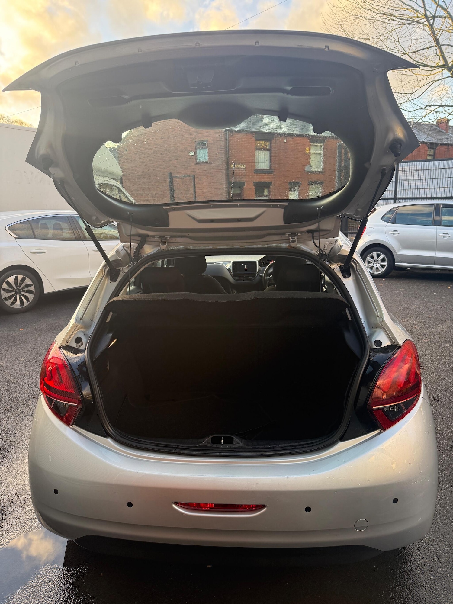 Used Peugeot 208 2015 for sale - 76878804: Photo 7