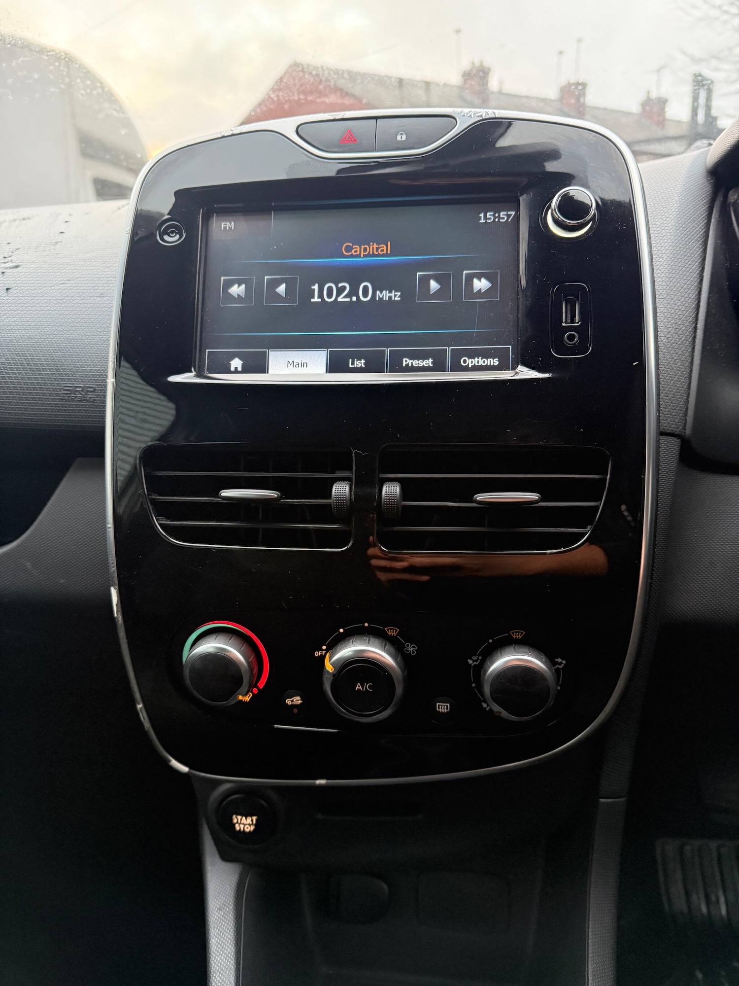 Used Renault Clio 2015 for sale - 76878806: Photo 15