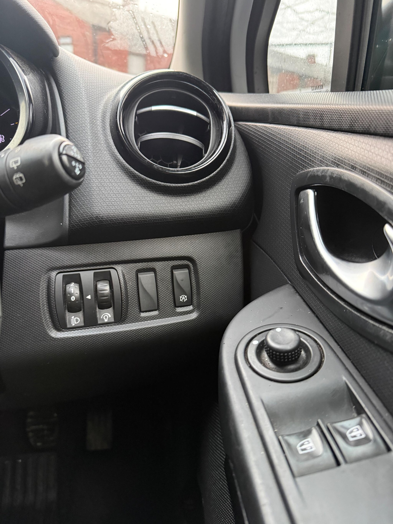 Used Renault Clio 2015 for sale - 76878806: Photo 18