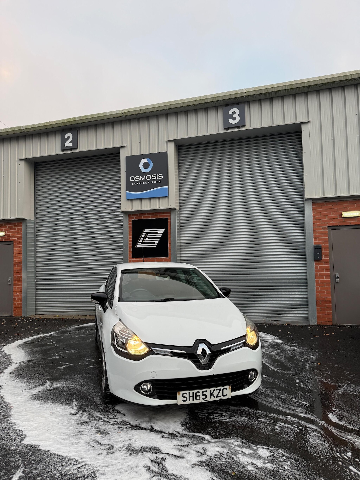 Used Renault Clio 2015 for sale - 76878806: Photo 2