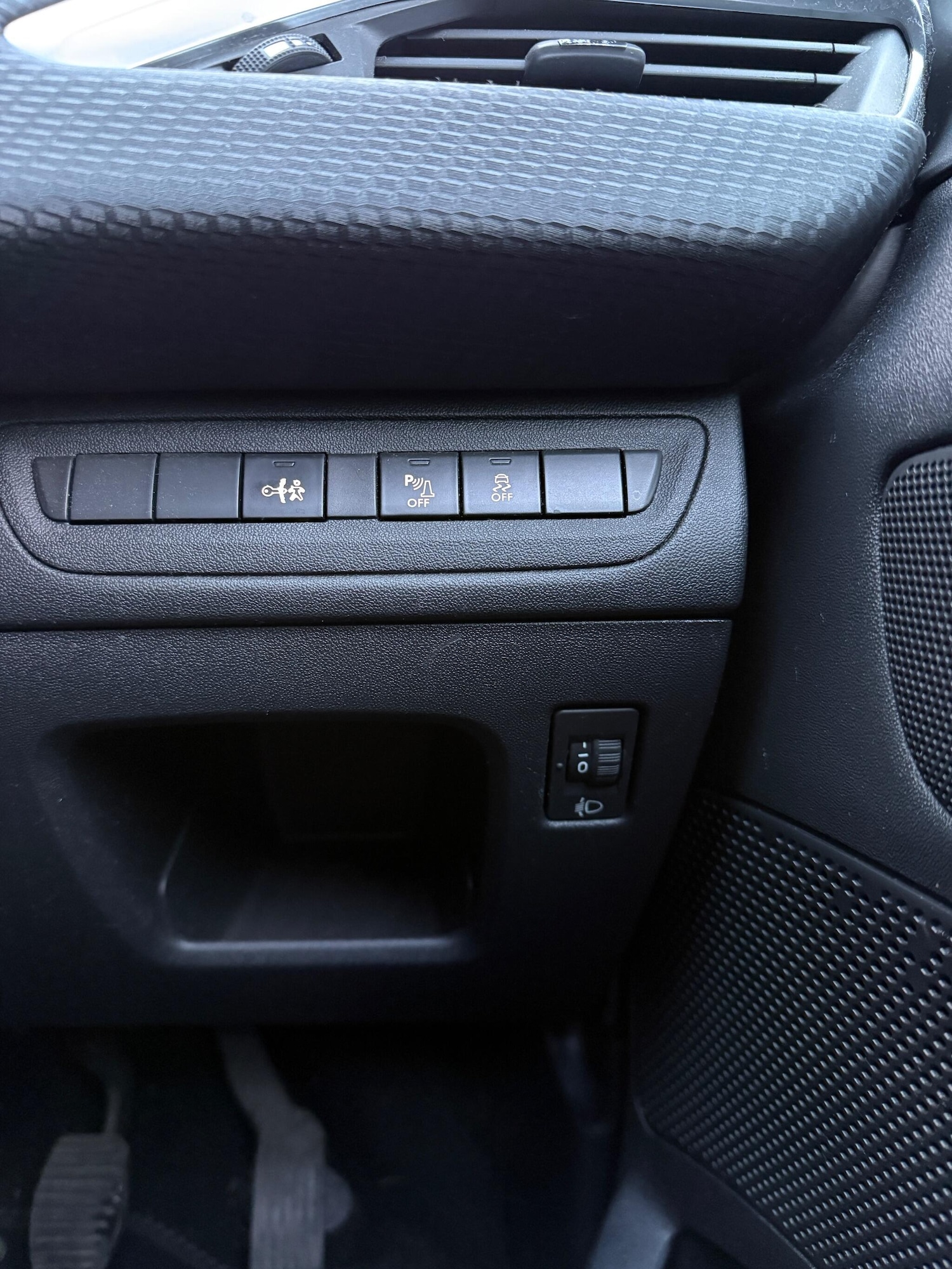 Used Peugeot 208 2015 for sale - 77237529: Photo 16