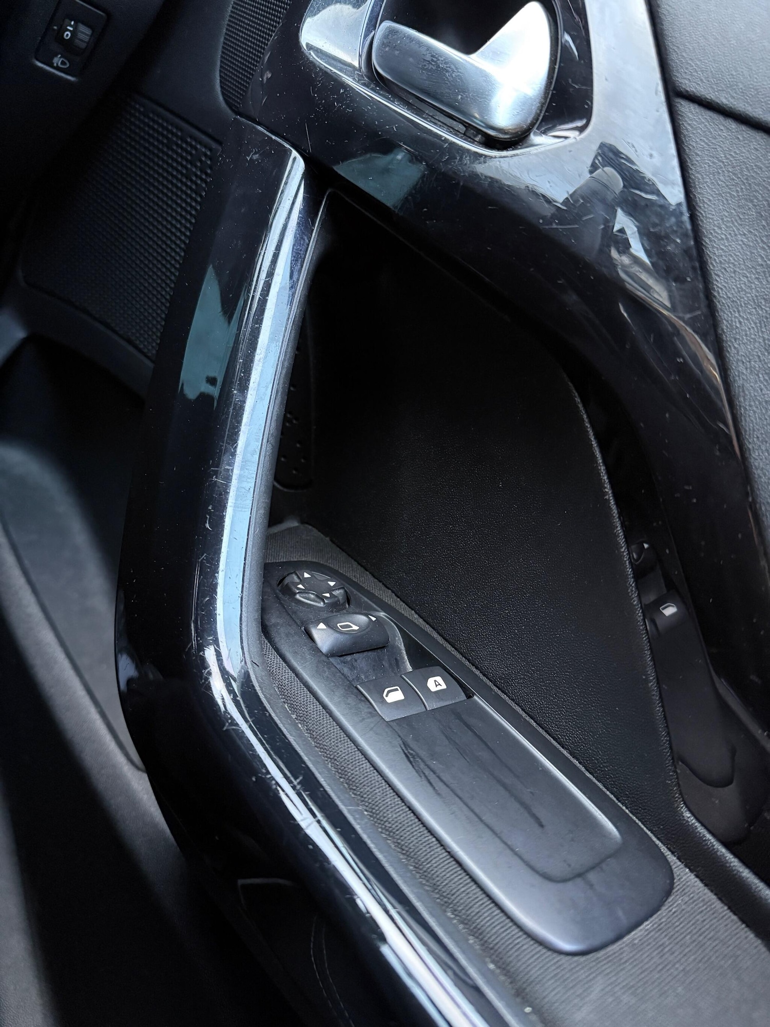 Used Peugeot 208 2015 for sale - 77237529: Photo 17