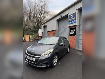 Used Peugeot 208 2015 for sale - 77237529: Photo
