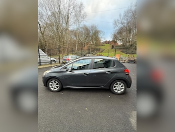Used Peugeot 208 2015 for sale - 77237529: Photo