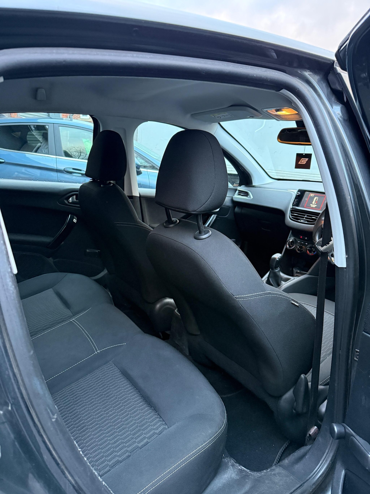 Used Peugeot 208 2015 for sale - 77237529: Photo 9