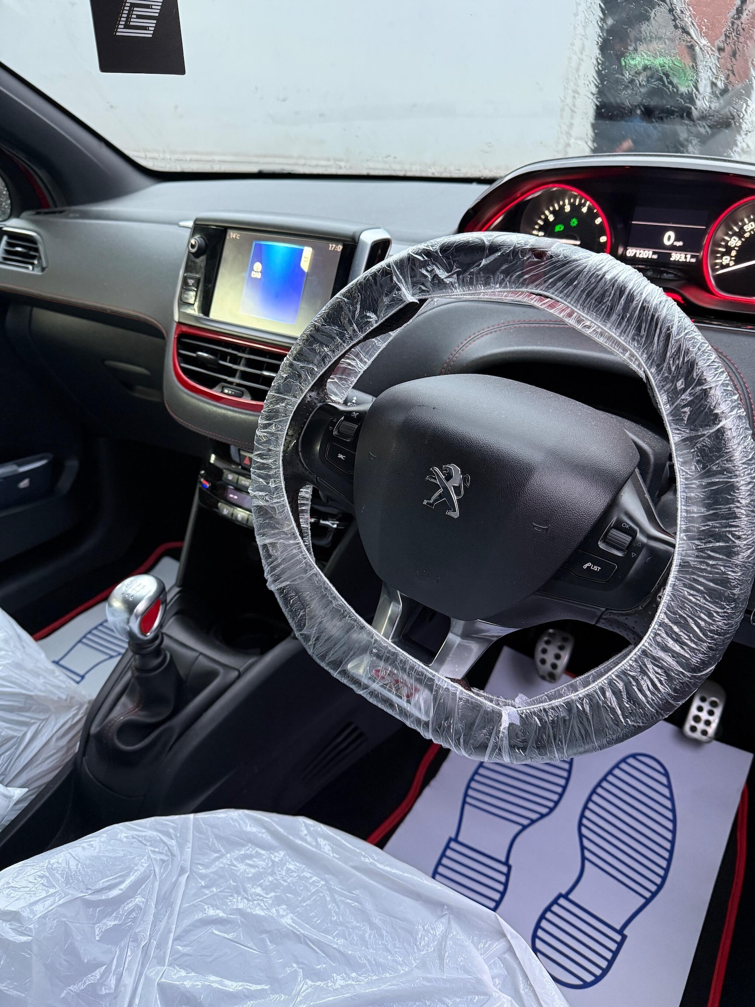 Used Peugeot 208 2013 for sale - 76878803: Photo 15