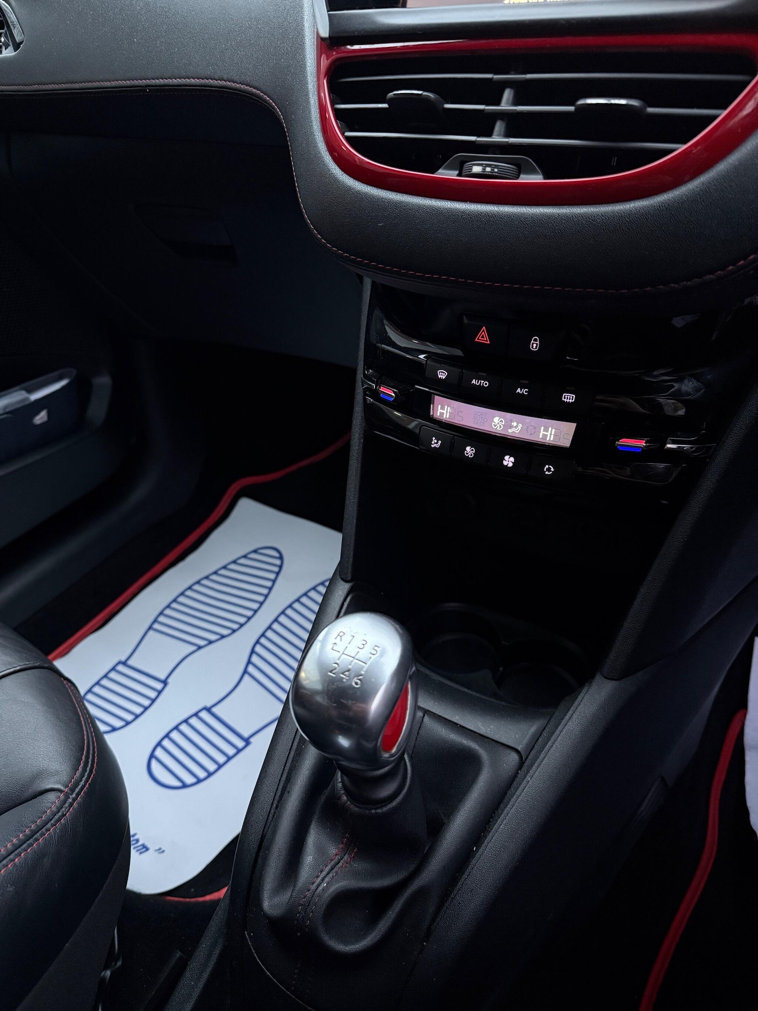 Used Peugeot 208 2013 for sale - 76878803: Photo 22