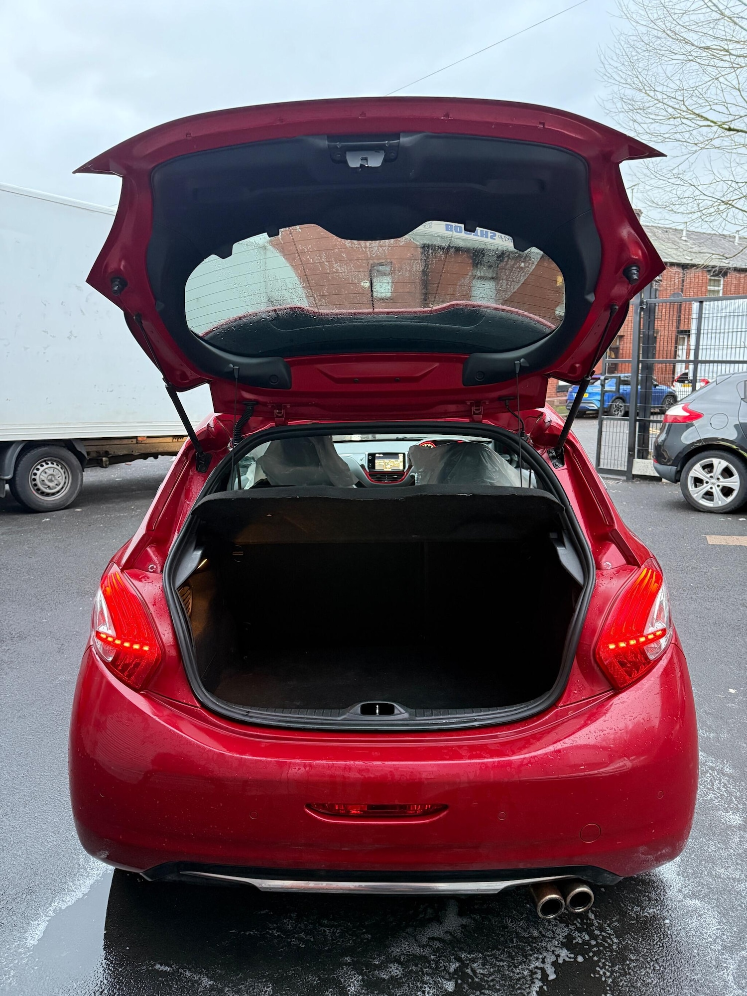 Used Peugeot 208 2013 for sale - 76878803: Photo 6