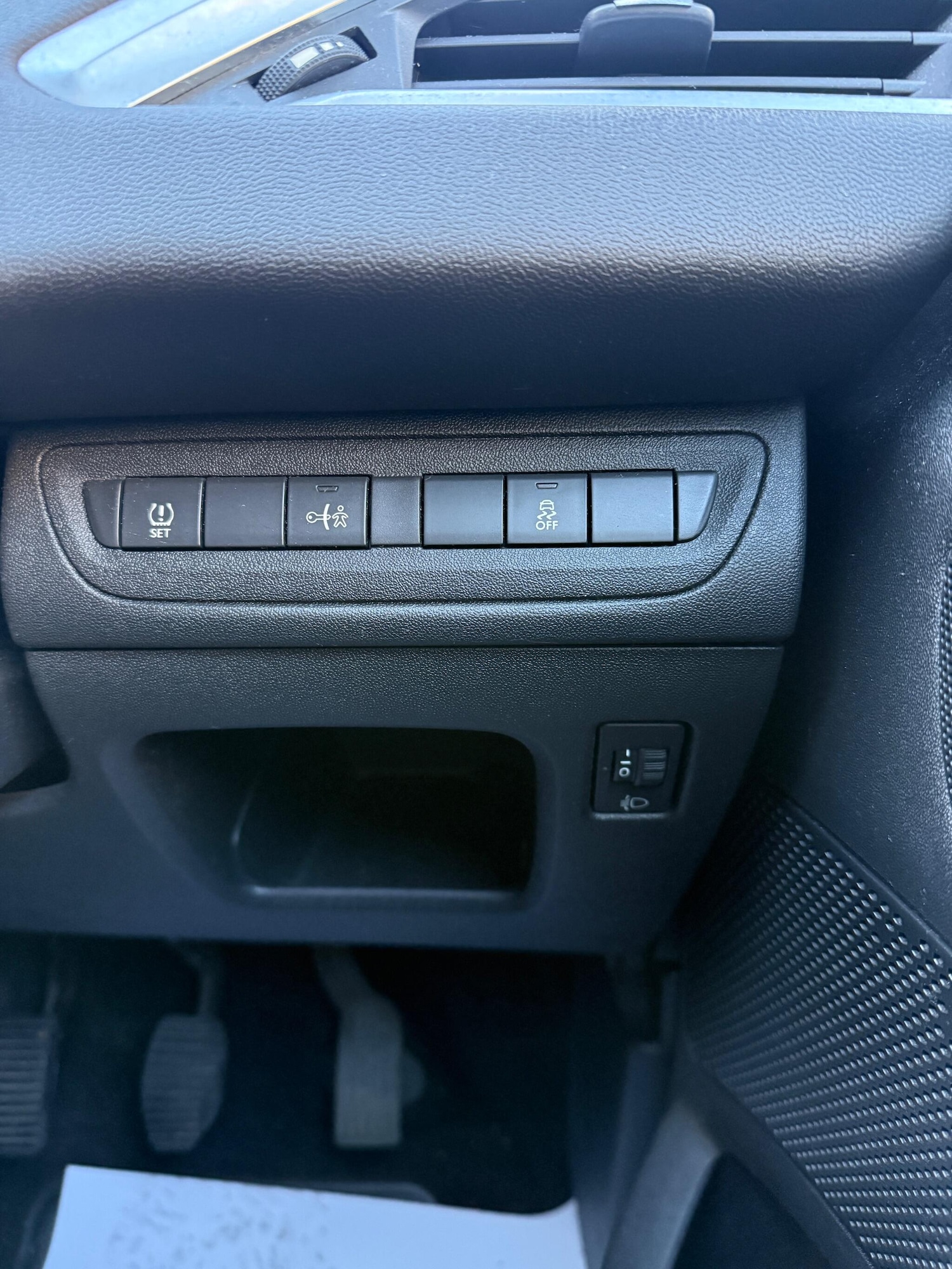 Used Peugeot 208 2014 for sale - 76926123: Photo 17