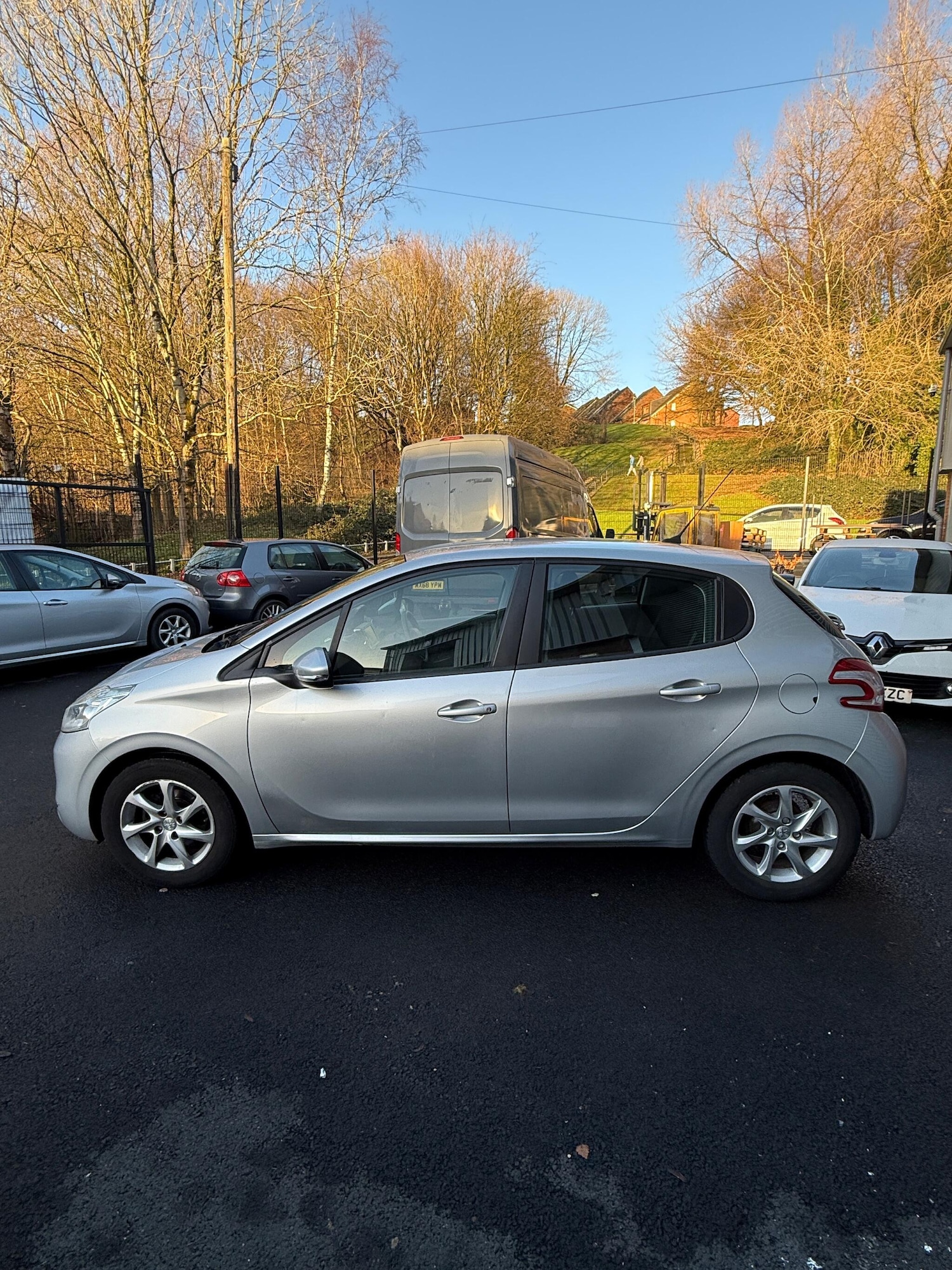 Used Peugeot 208 2014 for sale - 76926123: Photo 4