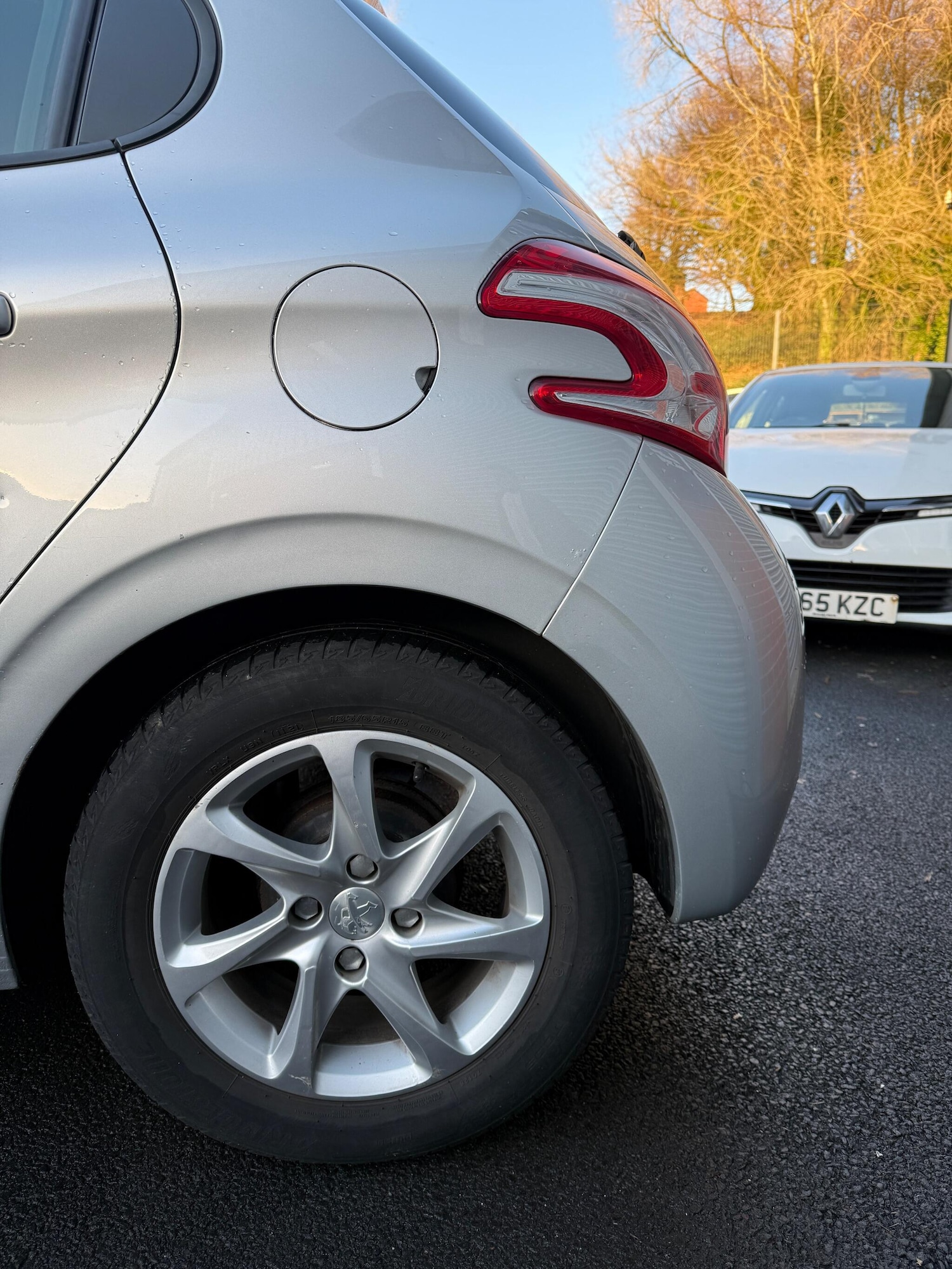 Used Peugeot 208 2014 for sale - 76926123: Photo 5