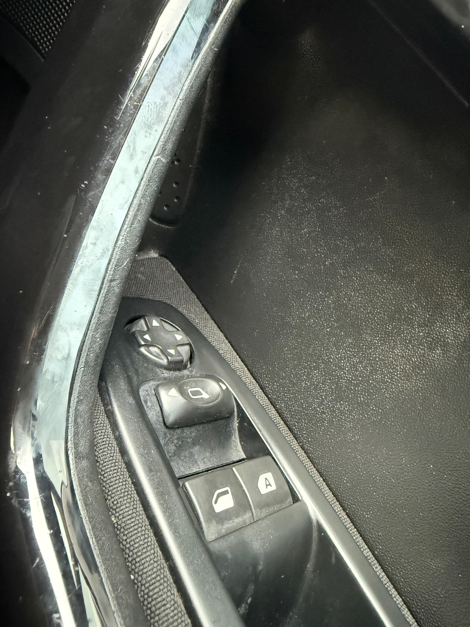 Used Peugeot 208 2012 for sale - 77550163: Photo 23