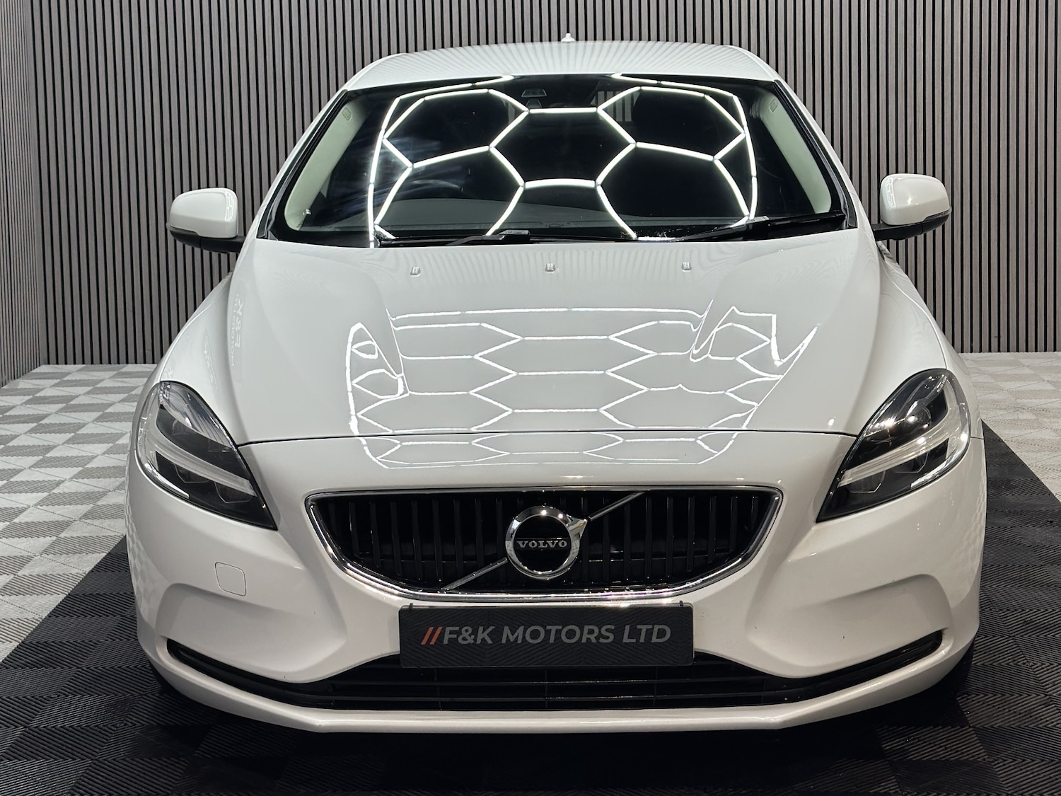 Used Volvo V40 2019 for sale - 77034521: Photo 2