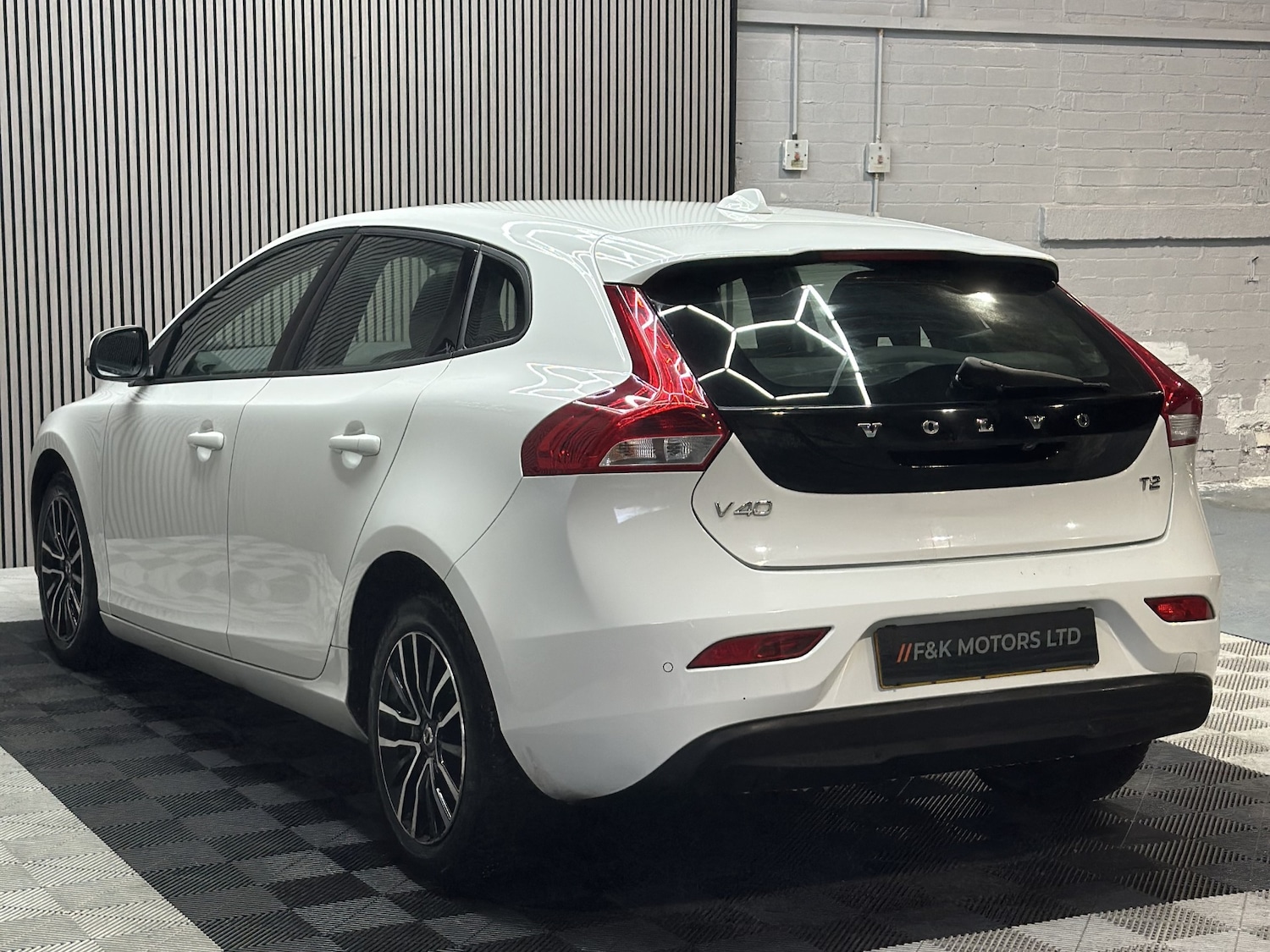 Used Volvo V40 2019 for sale - 77034521: Photo 5