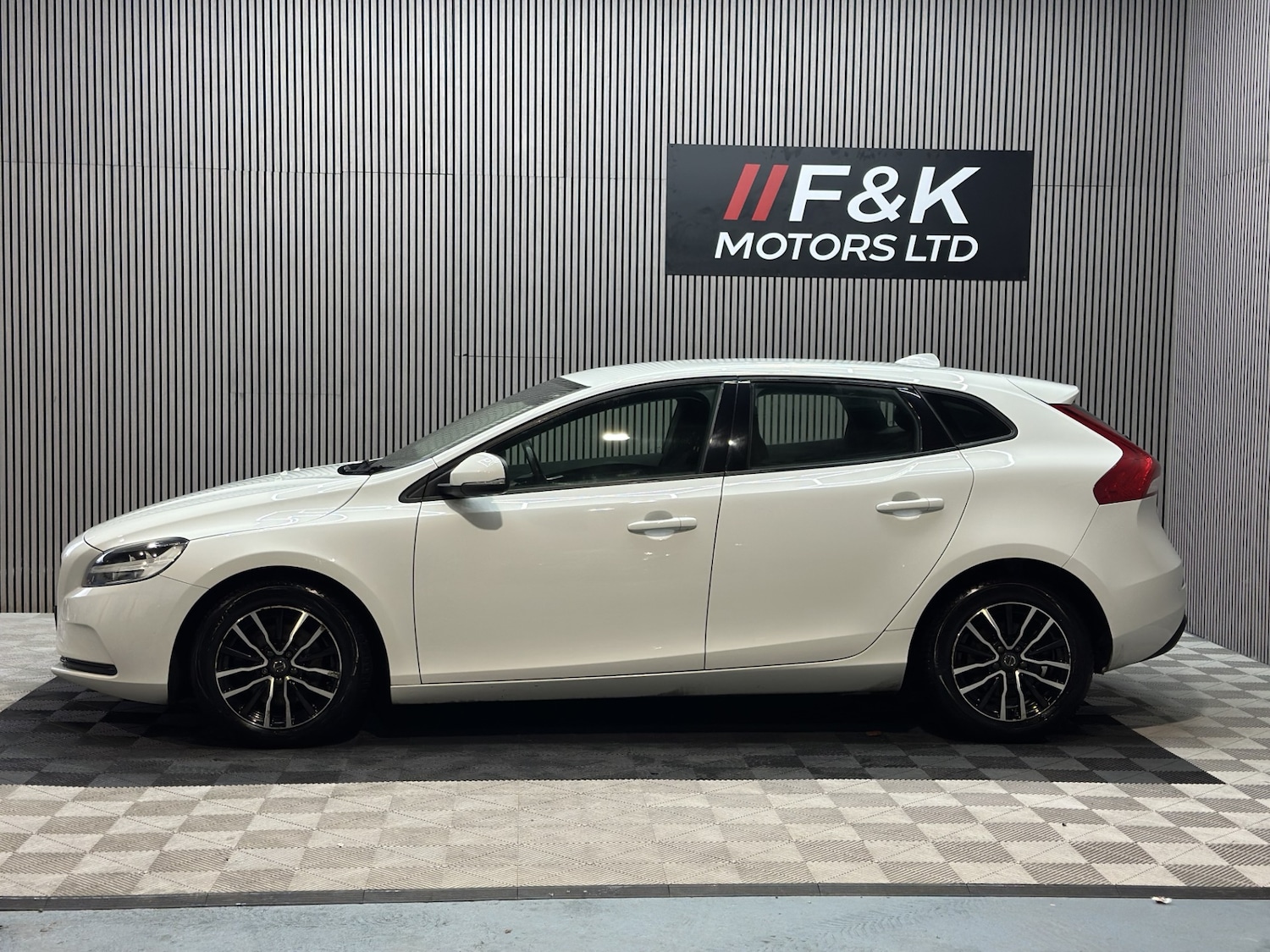 Used Volvo V40 2019 for sale - 77034521: Photo 6