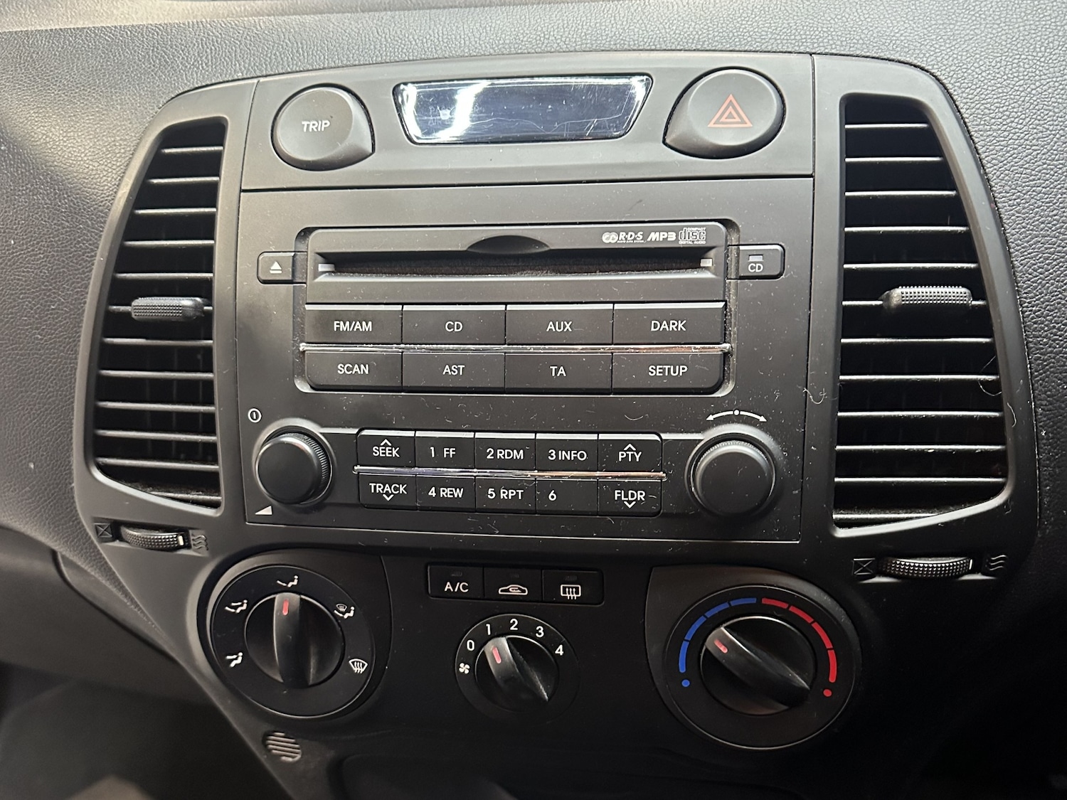 Used Hyundai i20 2009 for sale - 77432955: Photo 12