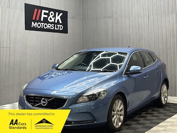 Used Volvo V40 2015 for sale - 79432196: Photo