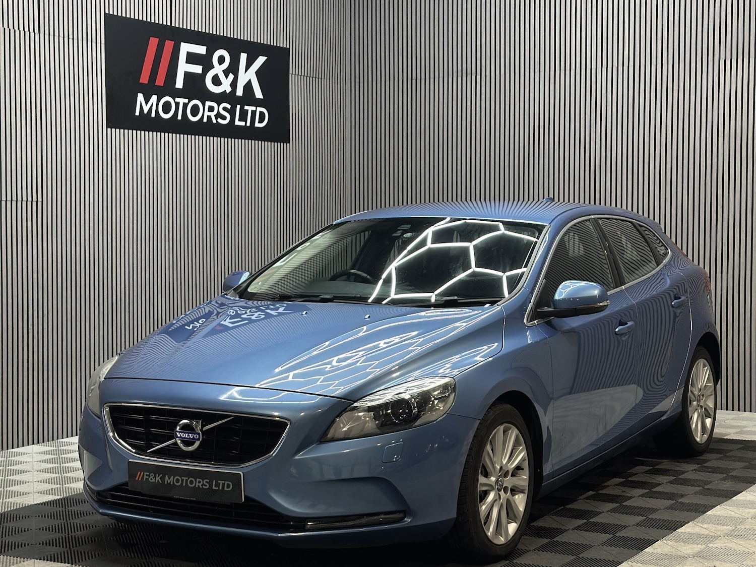 Used Volvo V40 2015 for sale - 77337566: Photo 1