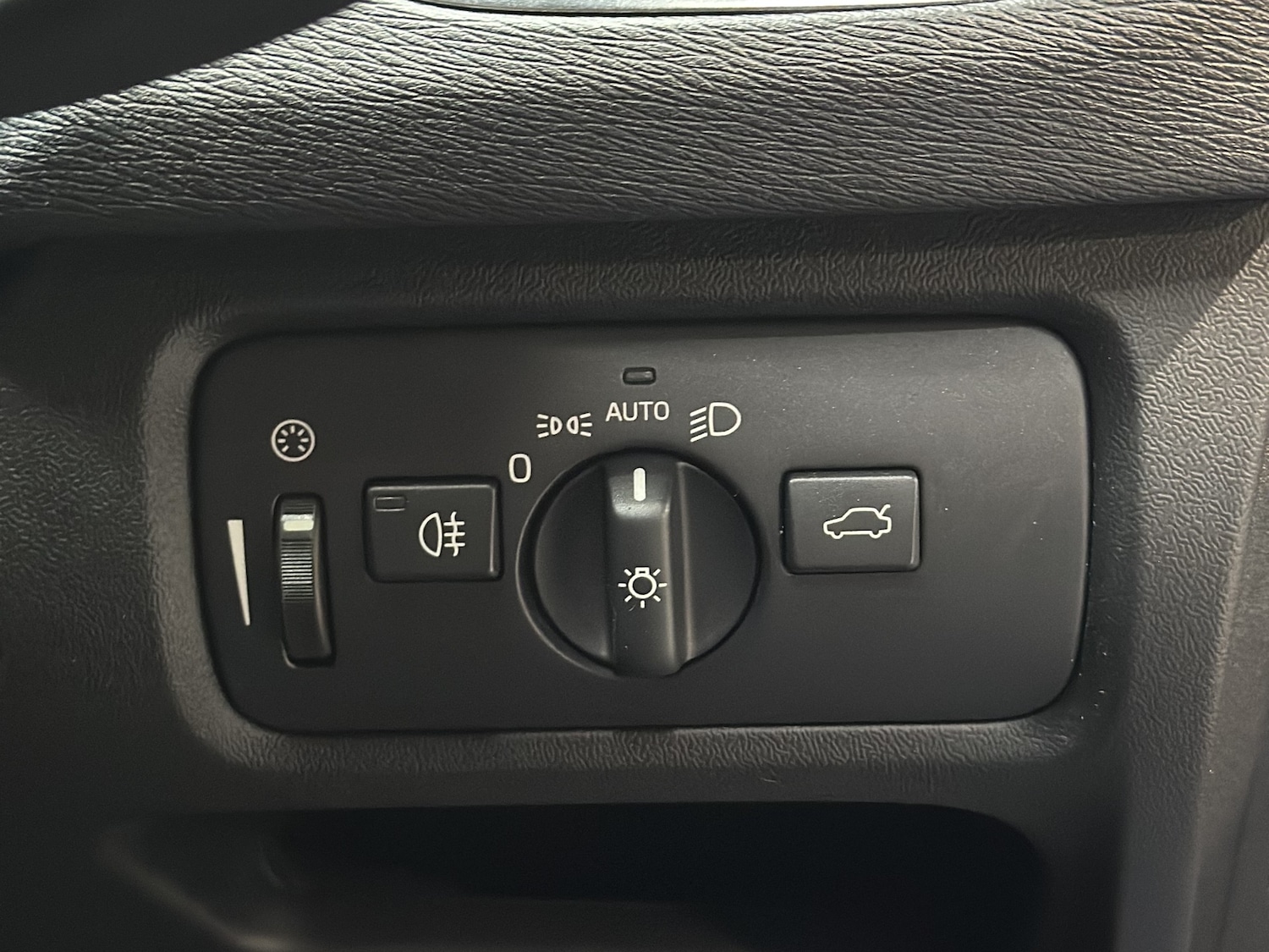 Used Volvo V40 2015 for sale - 77337566: Photo 12