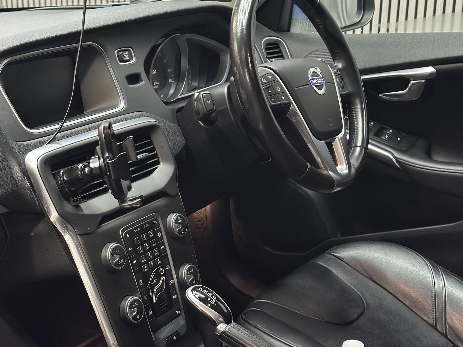 Used Volvo V40 2015 for sale - 77337566: Photo 15