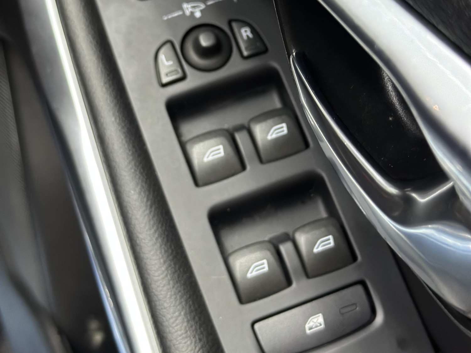 Used Volvo V40 2015 for sale - 77337566: Photo 16