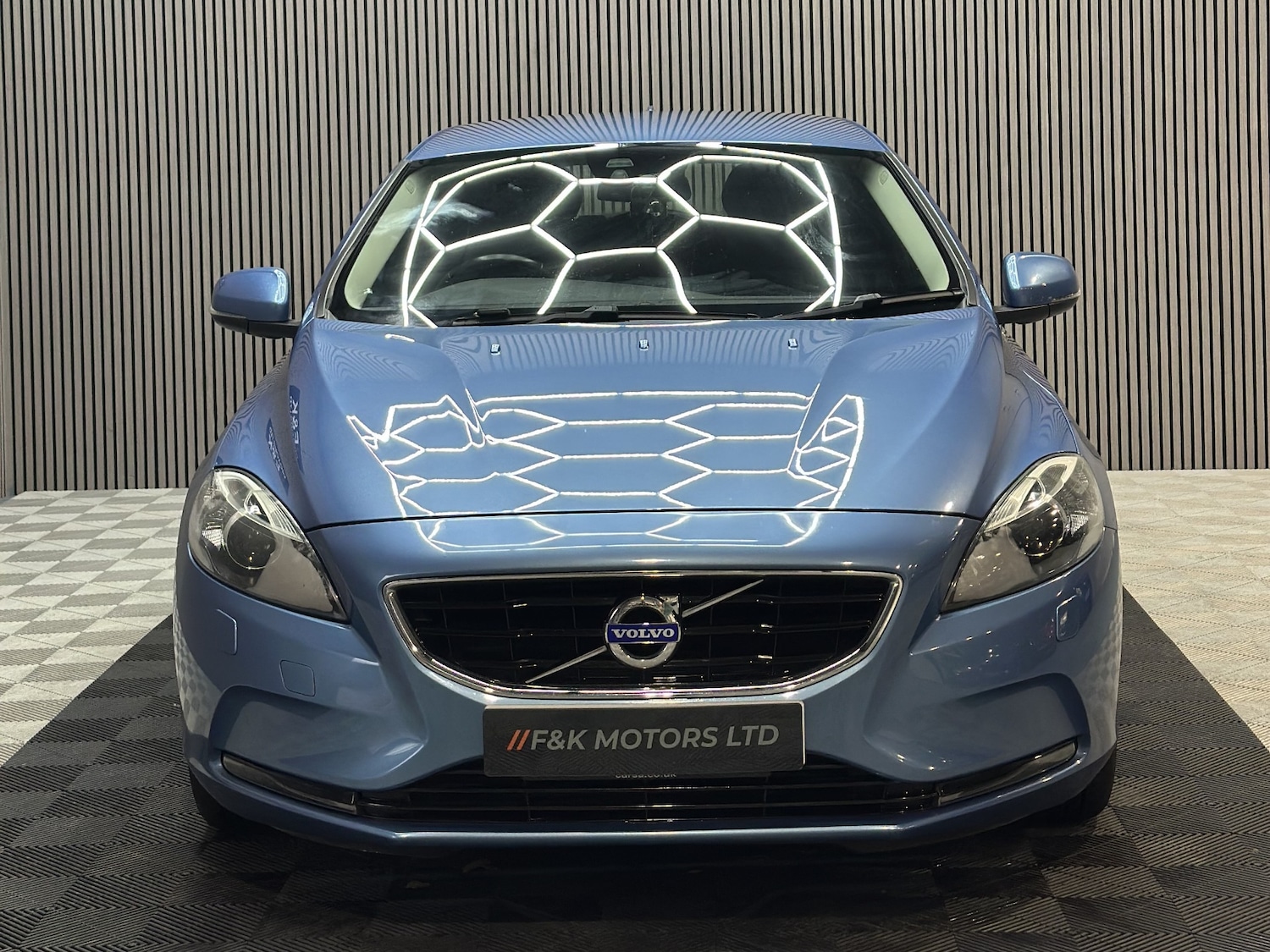 Used Volvo V40 2015 for sale - 77337566: Photo 2