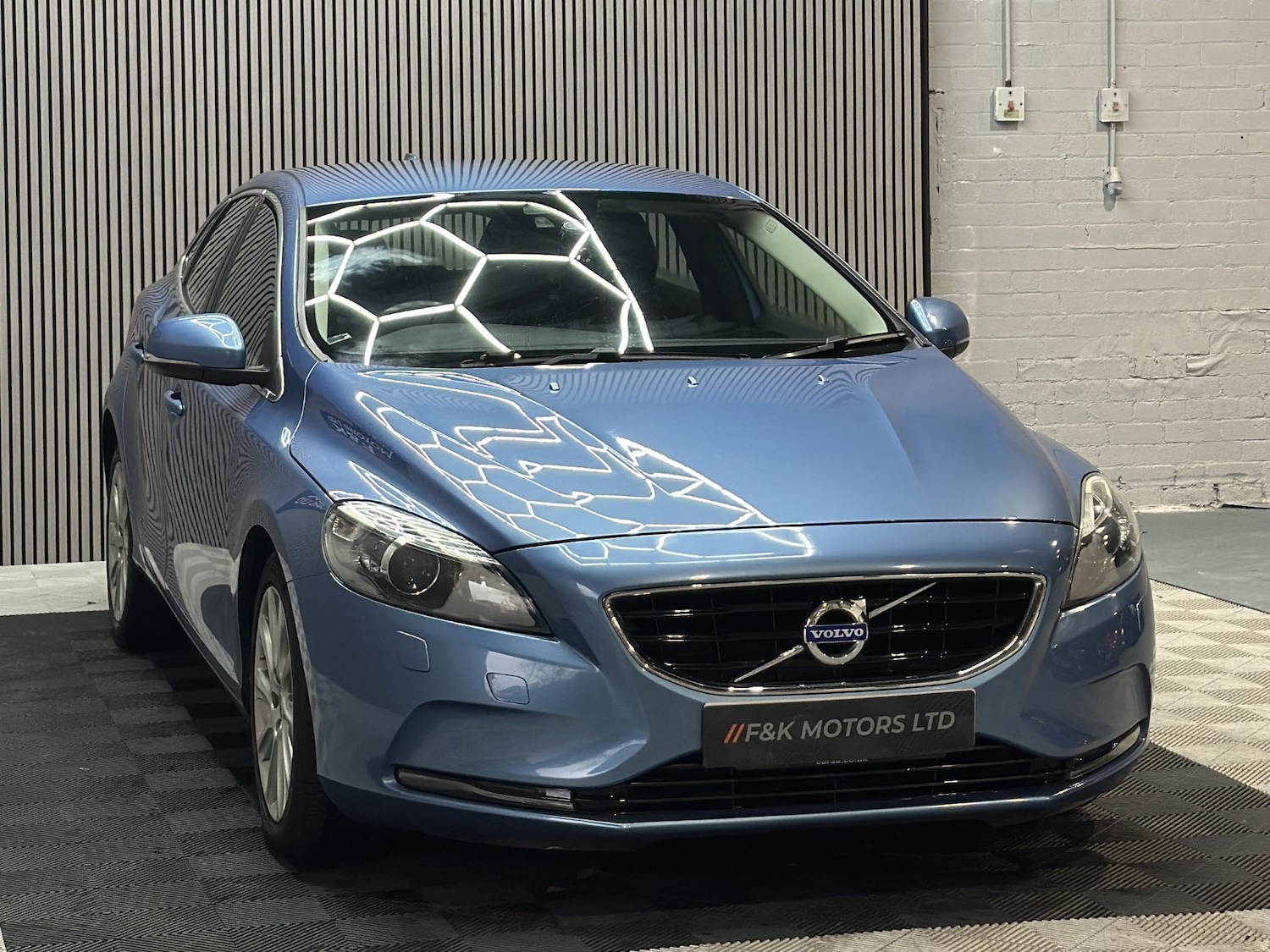 Used Volvo V40 2015 for sale - 77337566: Photo 3