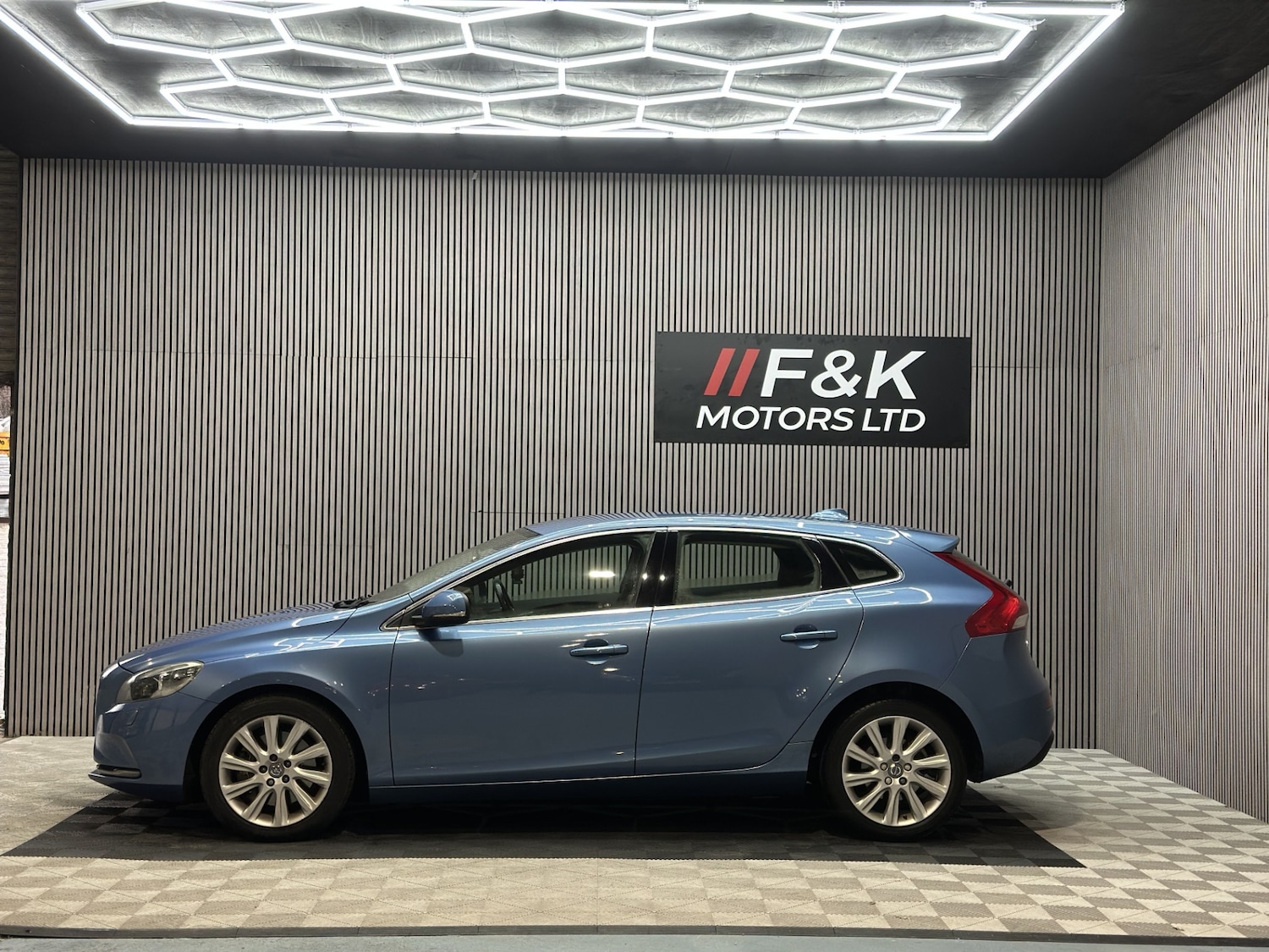 Used Volvo V40 2015 for sale - 77337566: Photo 8