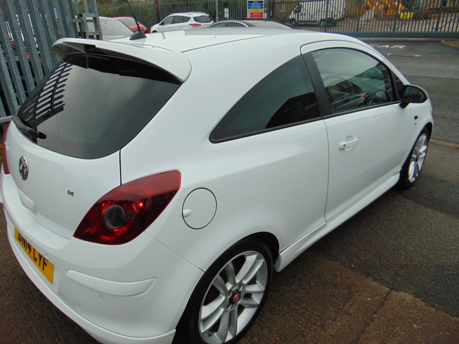 Used Vauxhall Corsa 2014 for sale - 76922710: Photo 2