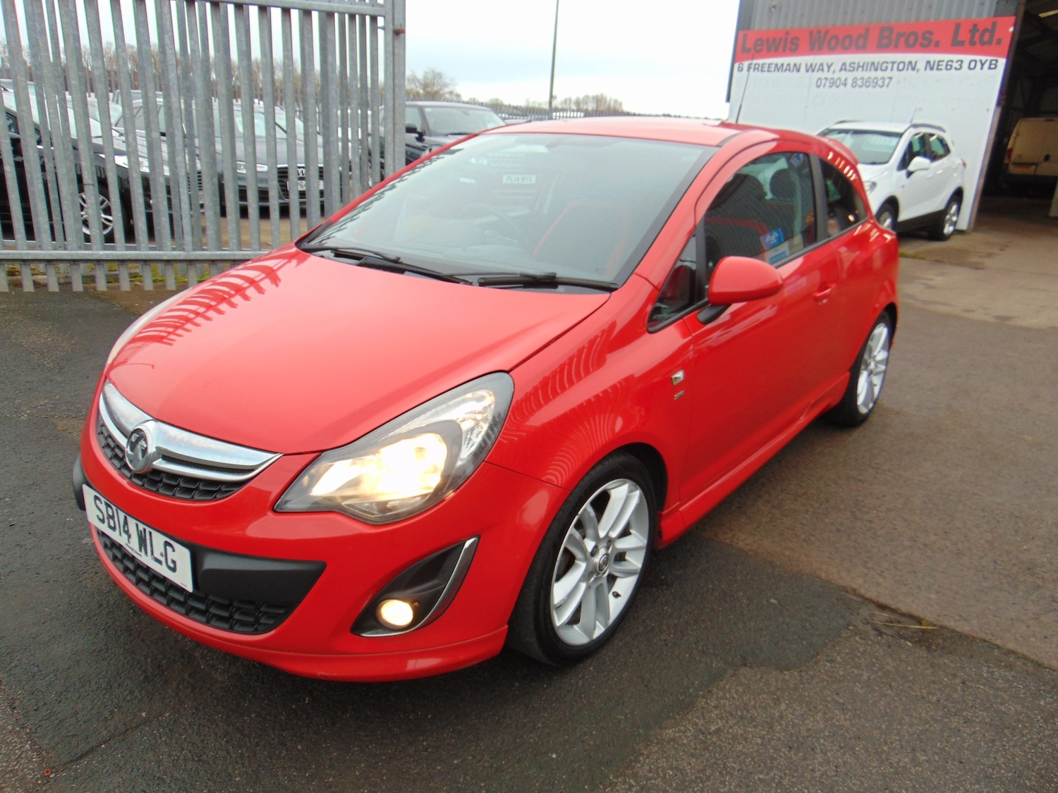 Used Vauxhall Corsa 2014 for sale - 76922715: Photo 2