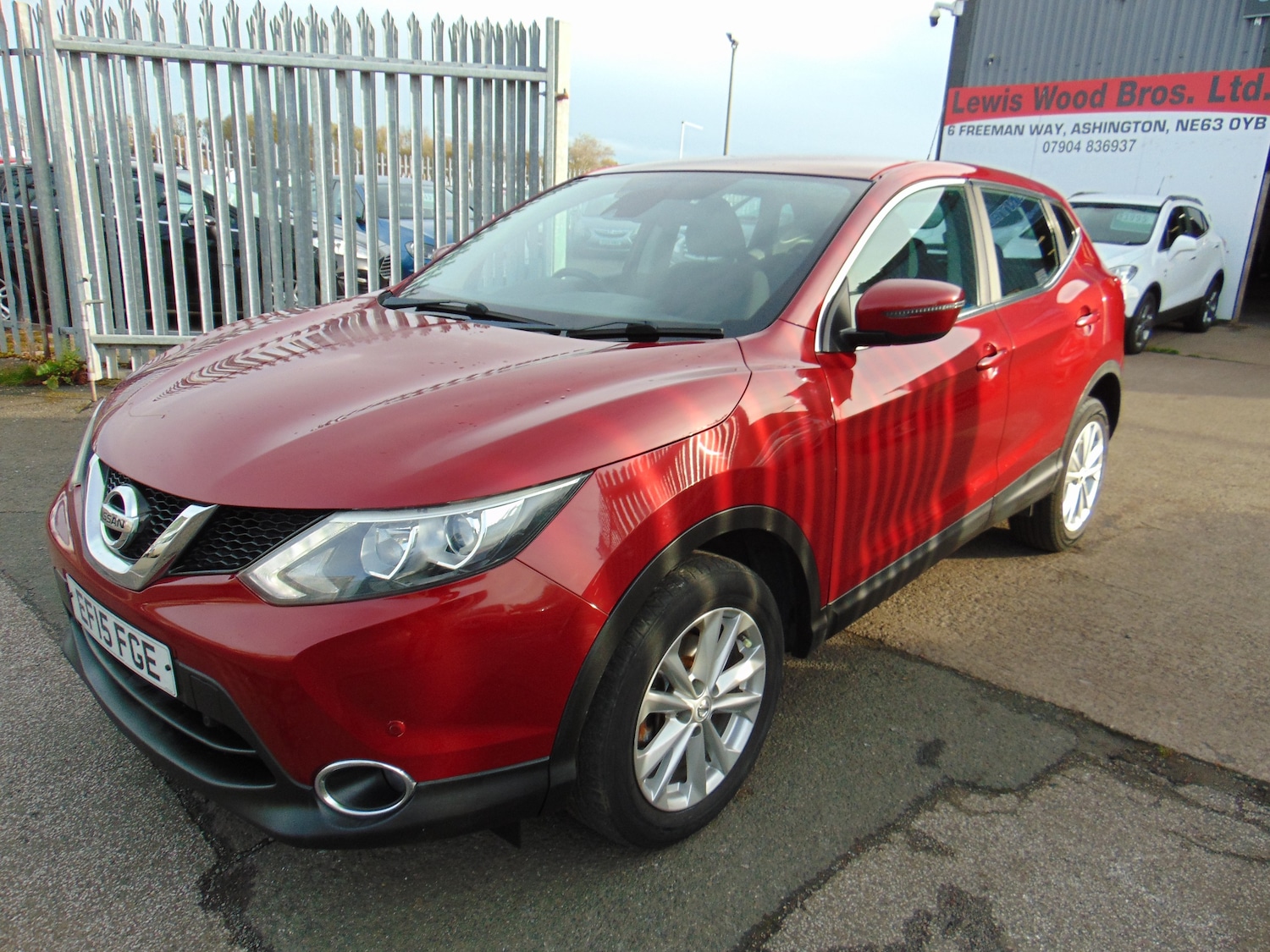 Used Nissan Qashqai 2015 for sale - 76382783: Photo 2