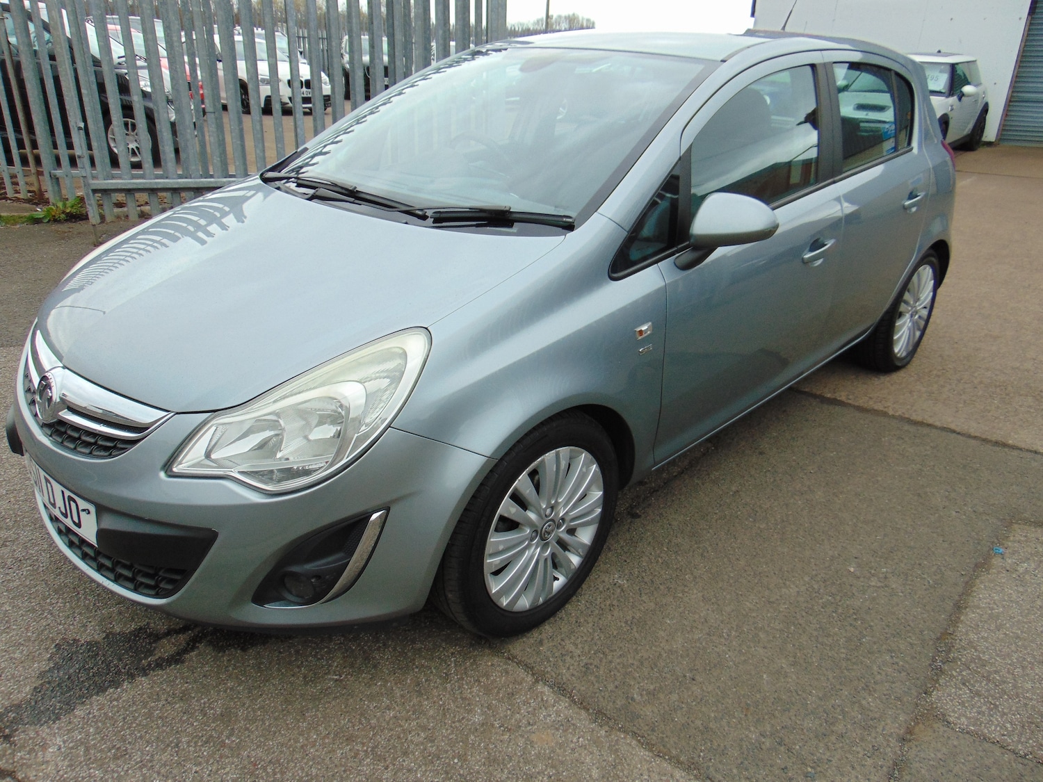 Used Vauxhall Corsa 2011 for sale - 78134823: Photo 2