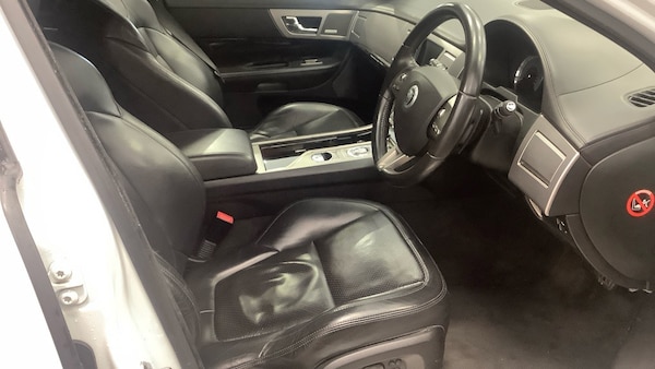 Used Jaguar XF 2010 for sale - 76311731: Photo 6