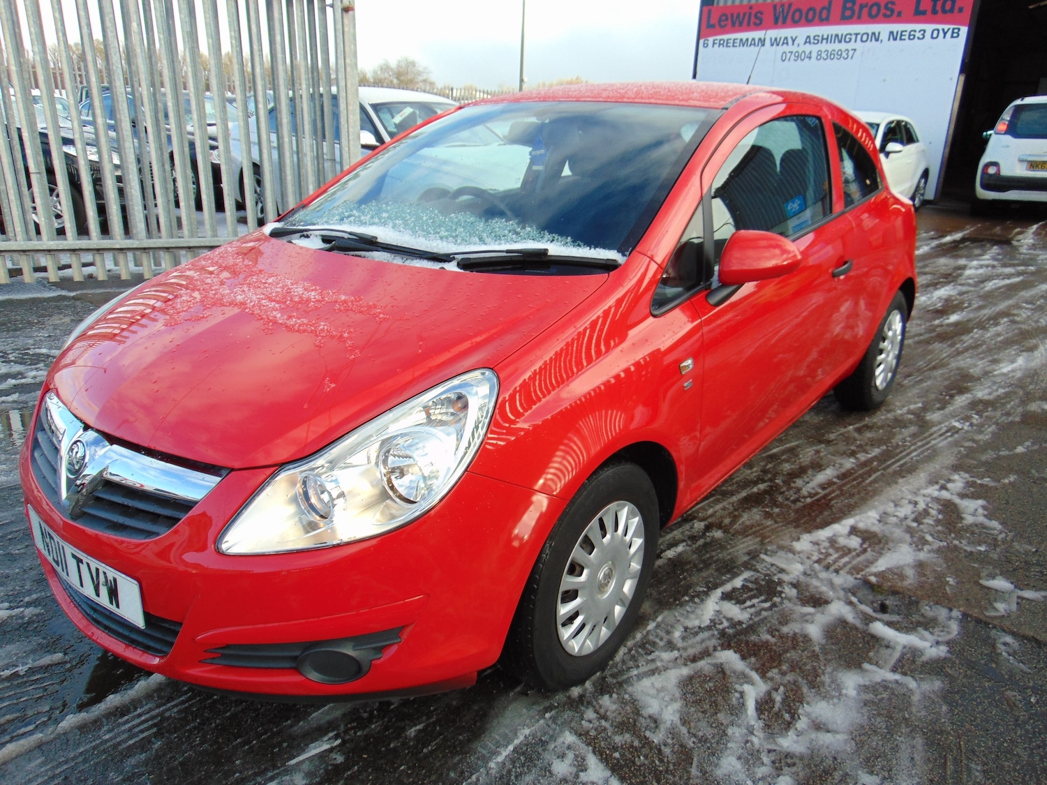 Used Vauxhall Corsa 2011 for sale - 76635072: Photo 2