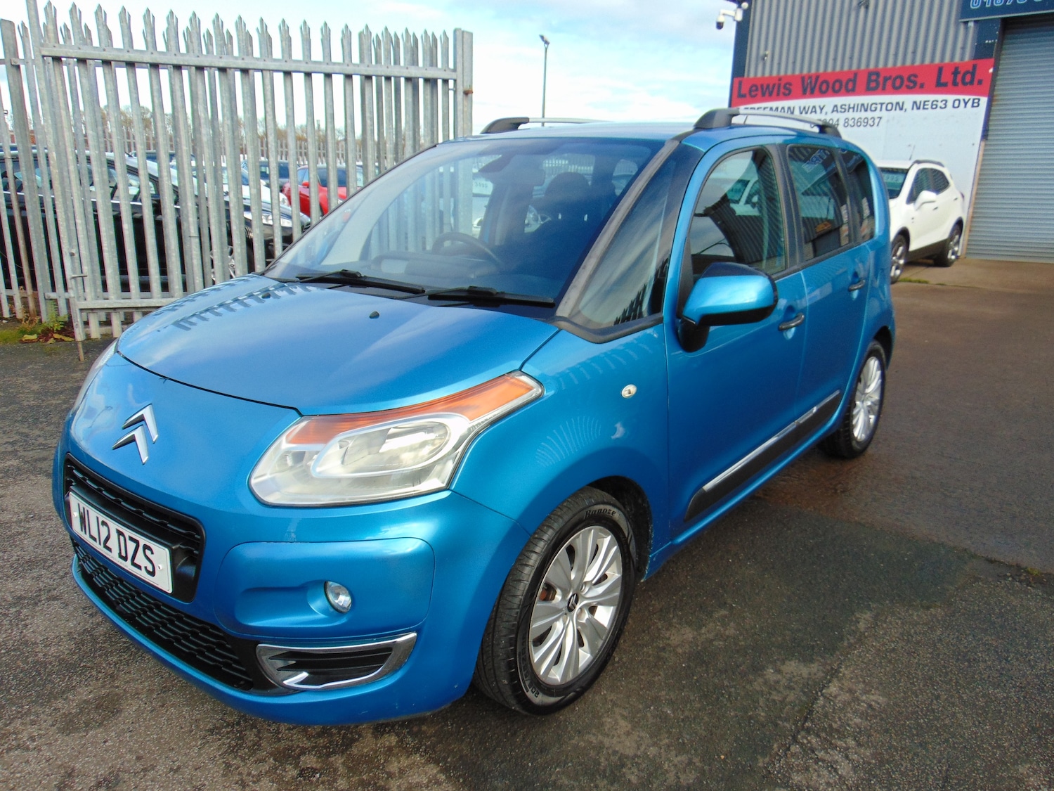 Used Citroen C3 Picasso 2012 for sale - 76520292: Photo 2