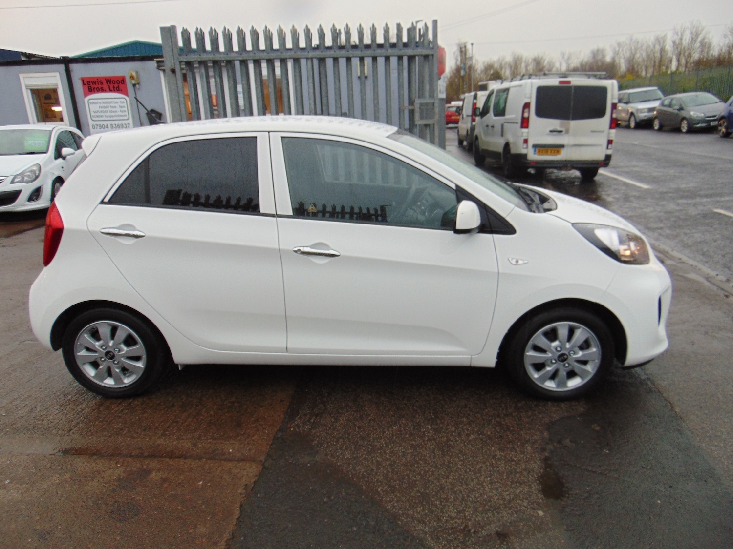 Used Kia Picanto 2017 for sale - 76961871: Photo 15