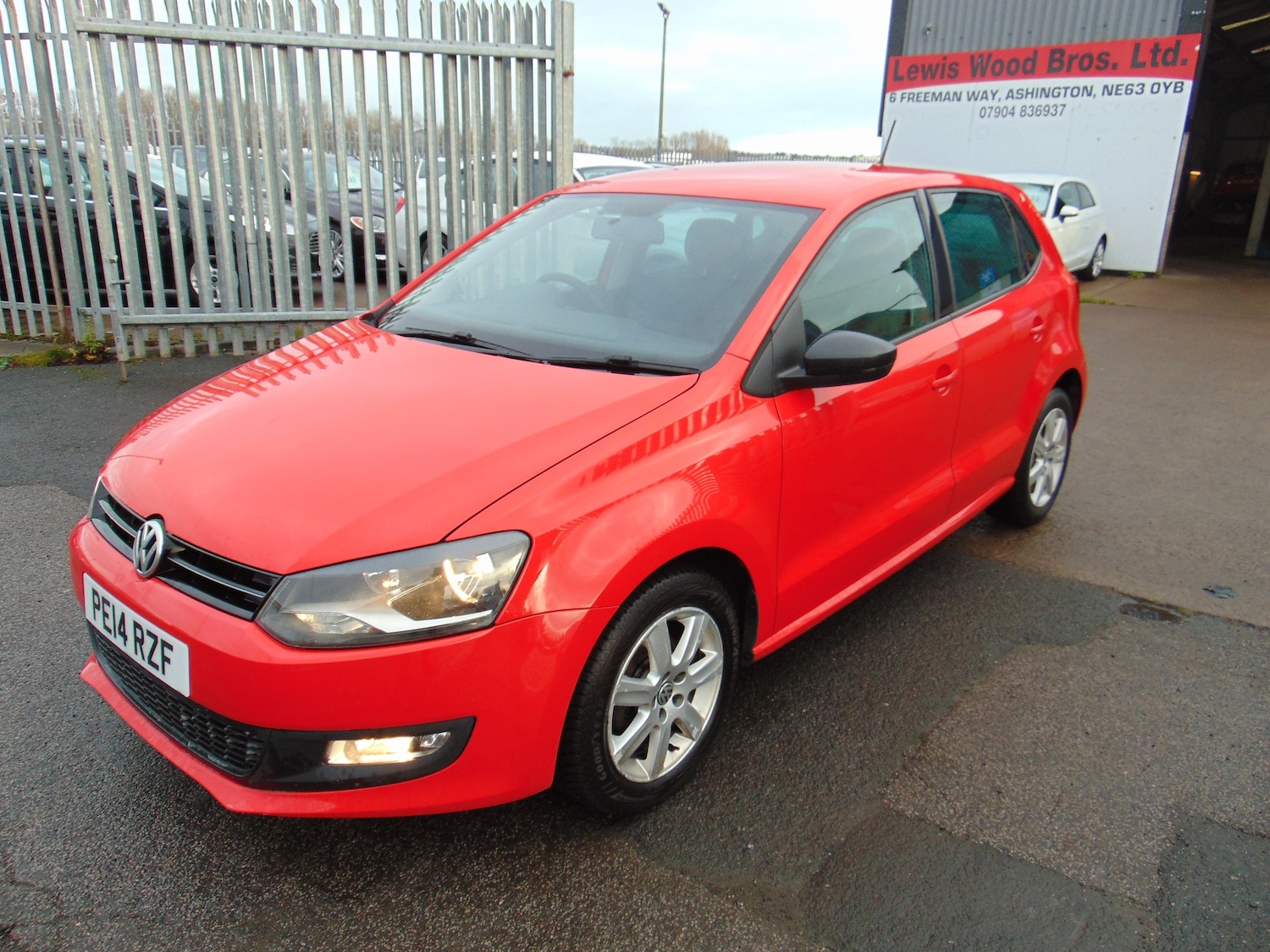 Used Volkswagen Polo 2014 for sale - 76830832: Photo 2