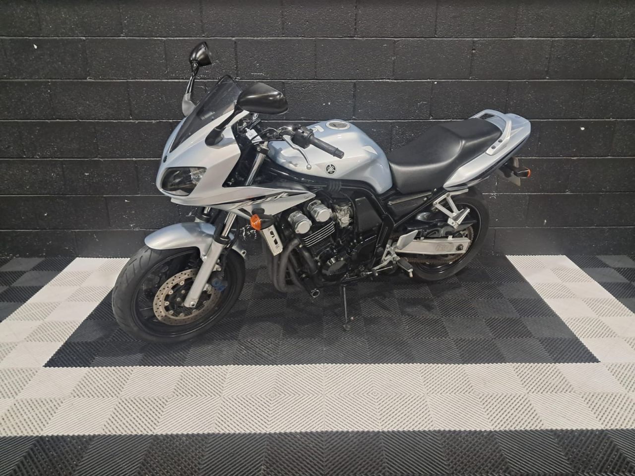 Used Yamaha FZS600 for sale - 78435616: Photo 7