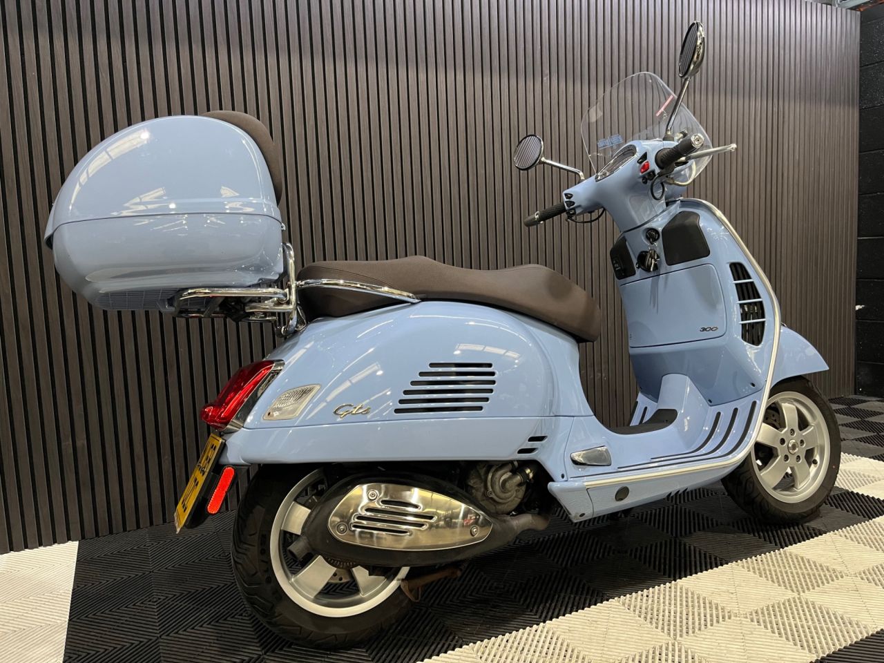 Used Piaggio Vespa GTS for sale - 78434909: Photo 4