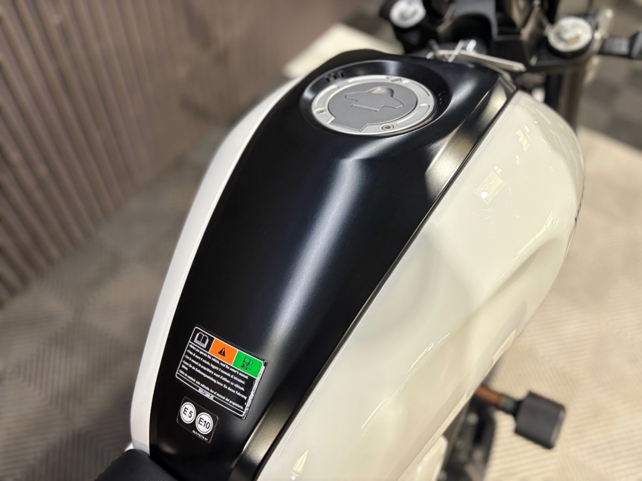 Used Yamaha XSR125 for sale - 78552495: Photo 17