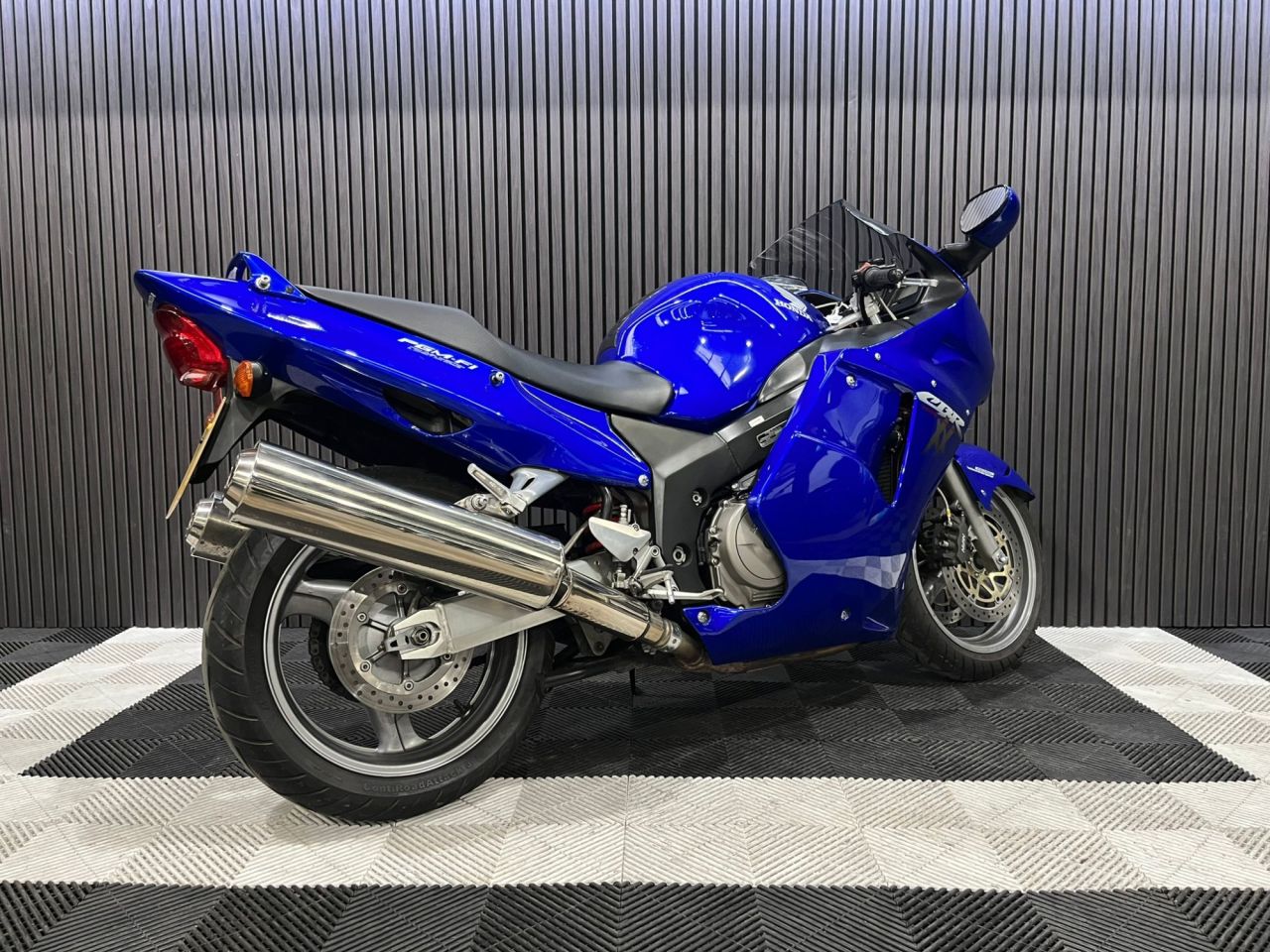 Used Honda CBR1100XX Super Blackbird for sale - 78640074: Photo 11