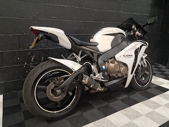 Used Honda CBR1000RR Fireblade undefined for sale - bike-78434414: Photo