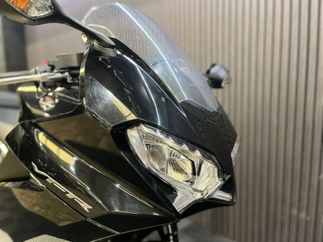 Used Honda VFR800F for sale - 78434437: Photo 25