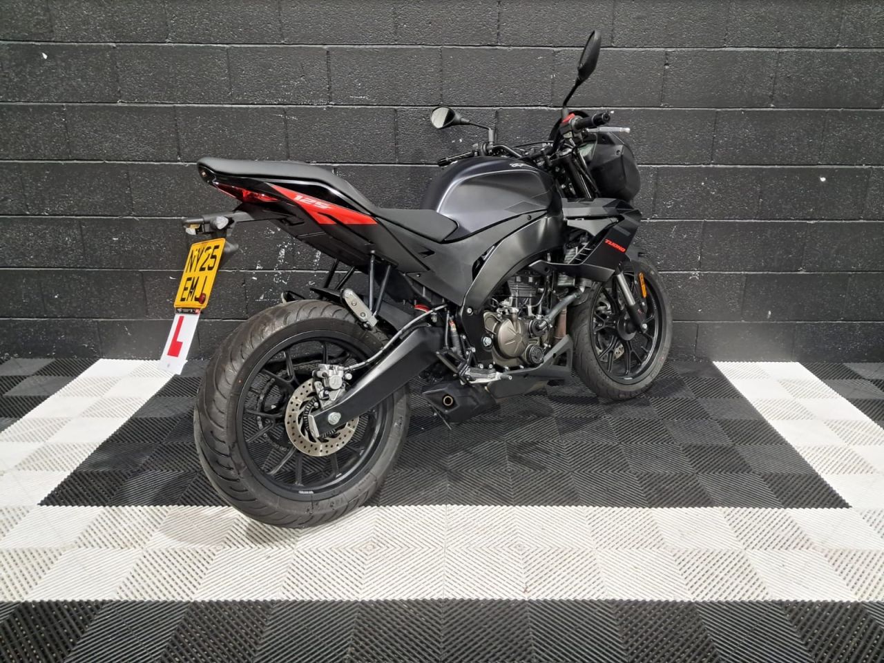 Used Aprilia Tuono 125 for sale - 78435403: Photo 11